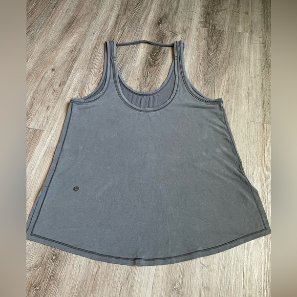 lululemon sports top - Picture 3 of 10